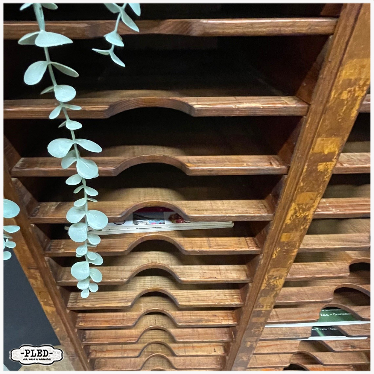 Oude, karaktervolle, grote, houten postsorteerkast - Afbeelding 7