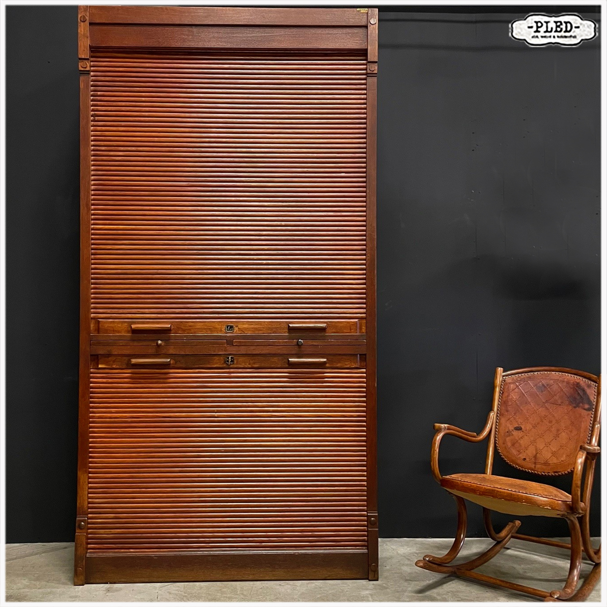 Oude, grote, eikenhouten roldeurkast - Afbeelding 2