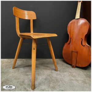 Oud Beukenhouten werkplaatsstoeltje, Bauhaus