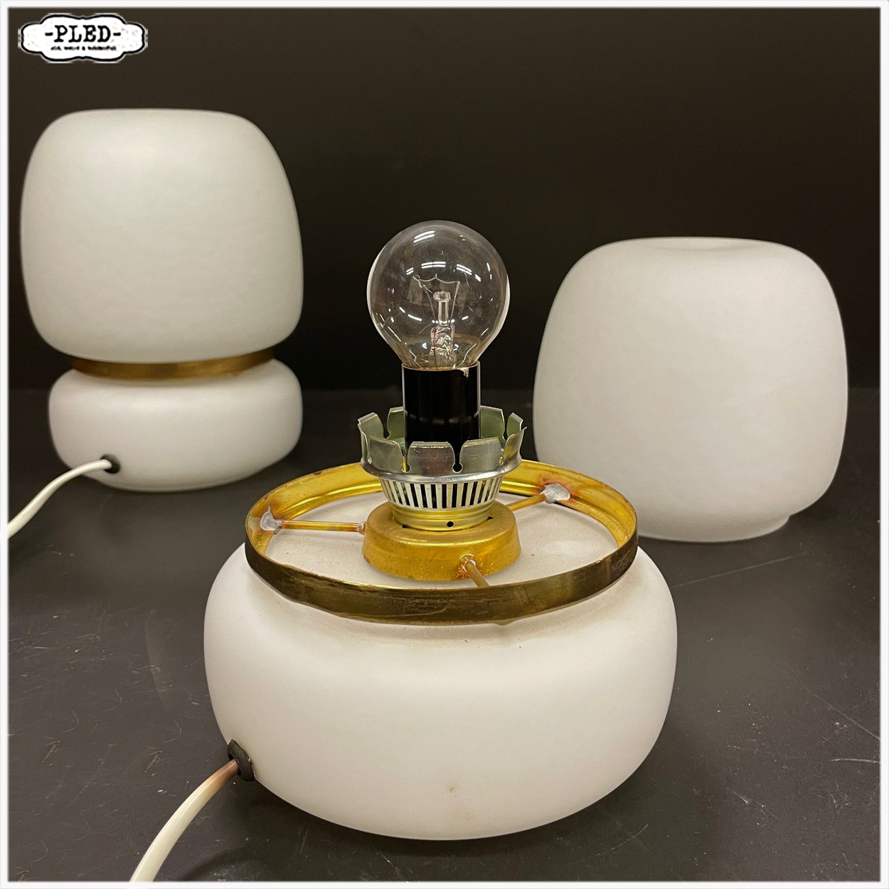 Twee vintage opaline tafellampen / bedlampen - Afbeelding 5