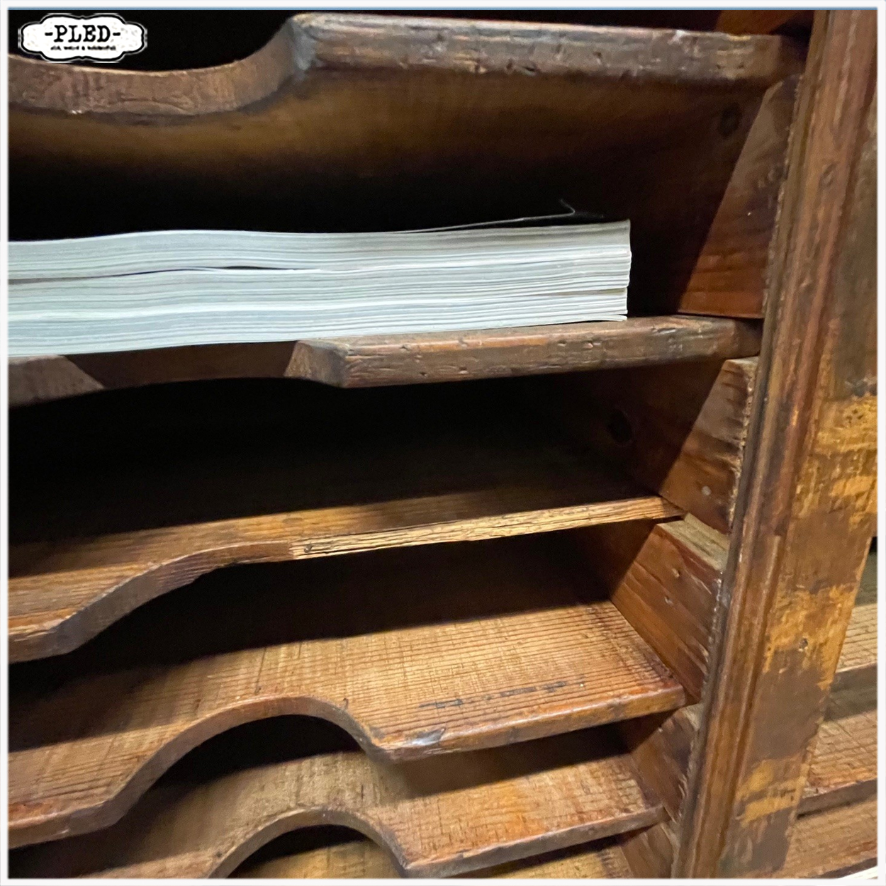 Oude, karaktervolle, grote, houten postsorteerkast - Afbeelding 9