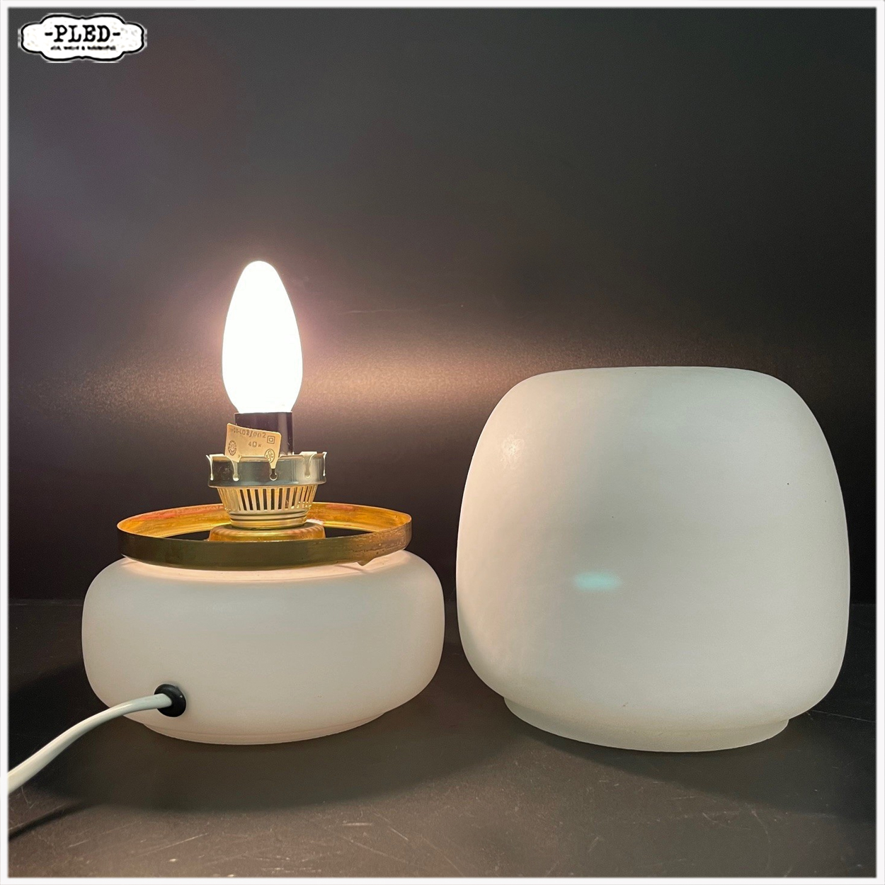 Twee vintage opaline tafellampen / bedlampen - Afbeelding 8