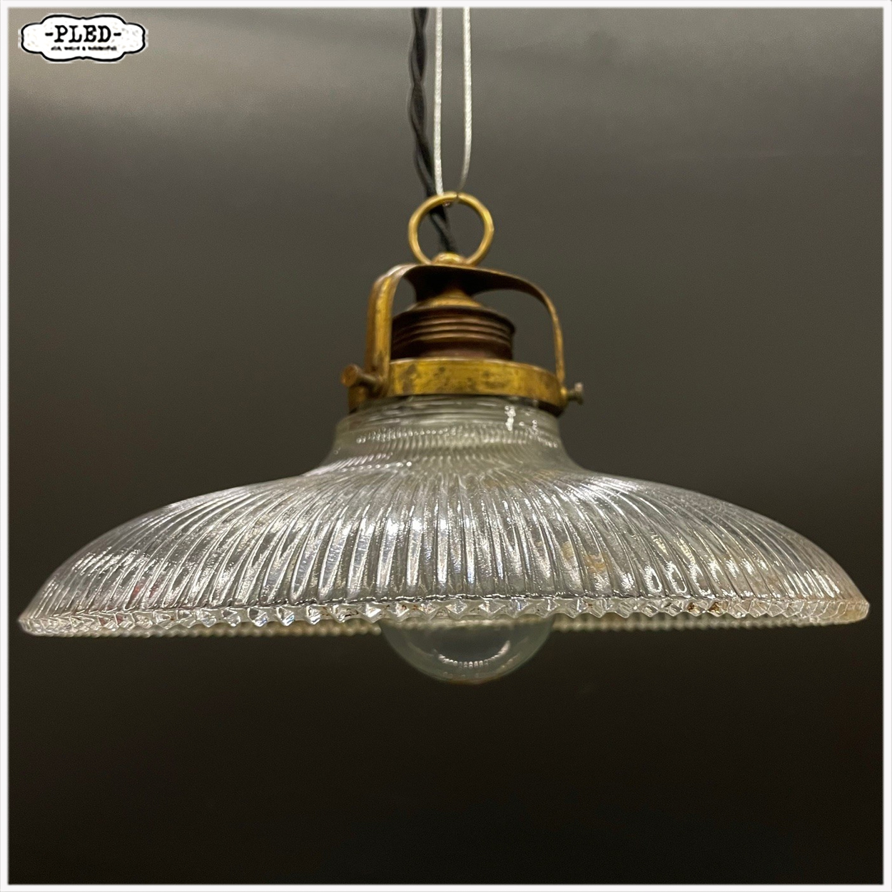Oude glazen hanglamp, Holophane stijl - Afbeelding 10