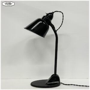 Oude bureaulamp met zwart geëmailleerde kap, Bauhaus