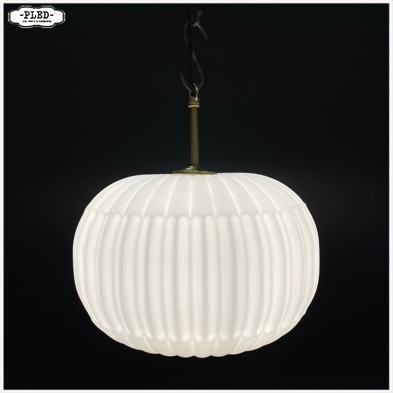 Vintage pompoenvormige opaal glazen pendellamp, Bohemen 1960s