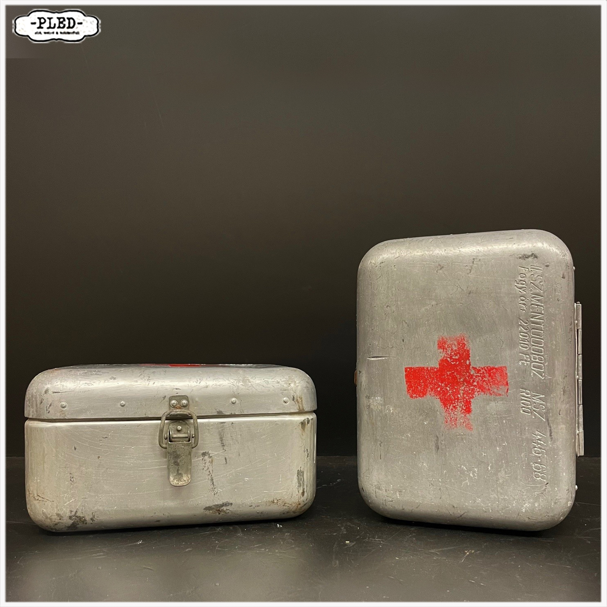 Oude, aluminium EHBO trommel