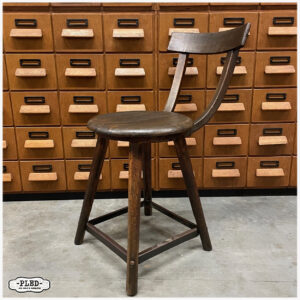 Oud beukenhouten stoeltje van Ama, jaren 30