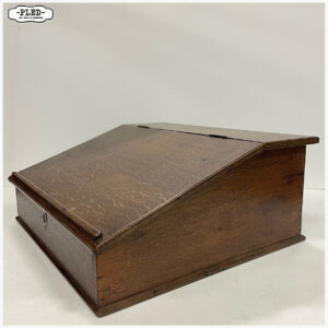 Oud eikenhouten lessenaartje