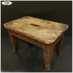 Antiek, Duits voetenbankje