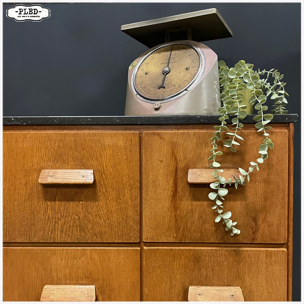 Oude eikenhouten apothekerskast met hardstenen blad - Afbeelding 5