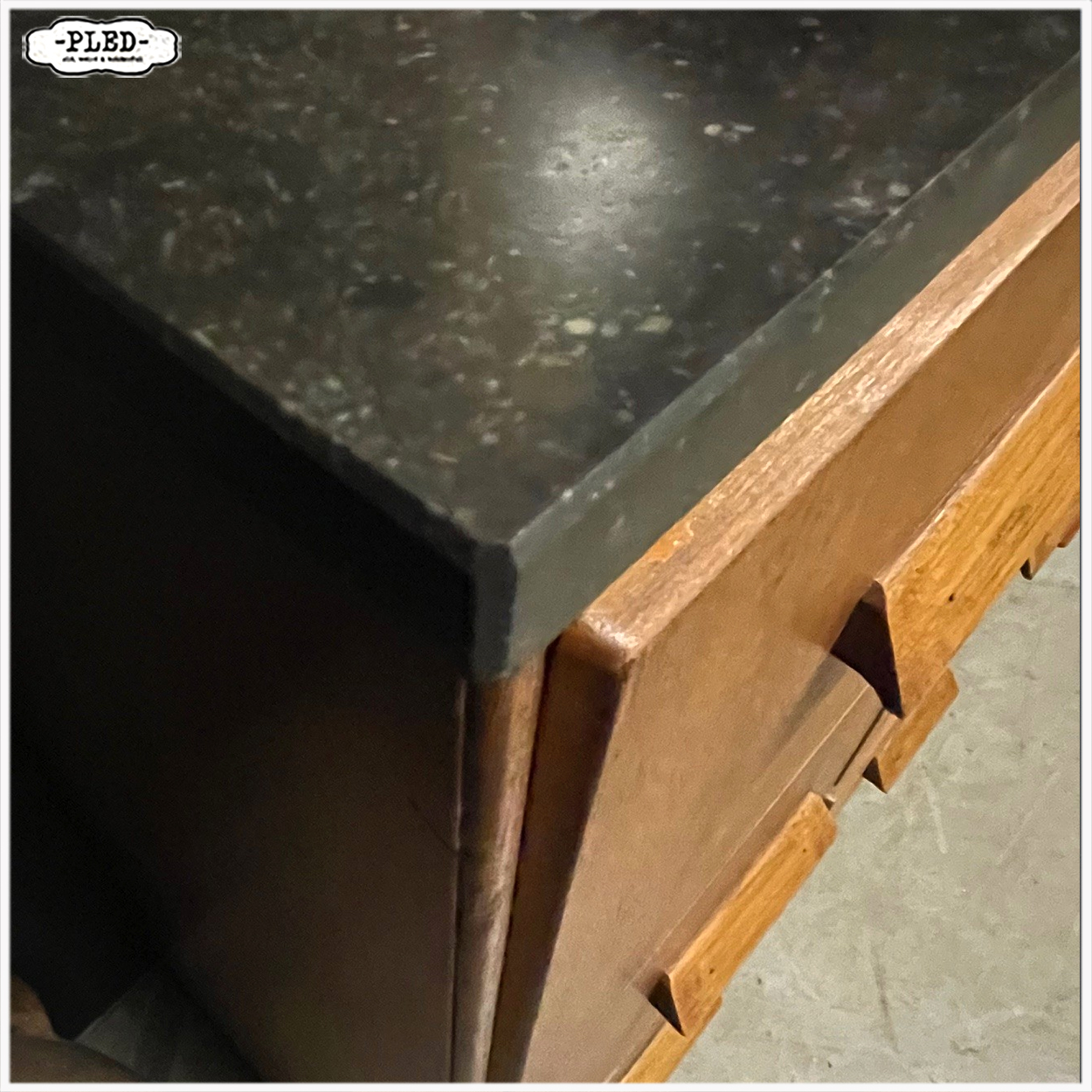 Oude eikenhouten apothekerskast met hardstenen blad - Afbeelding 12