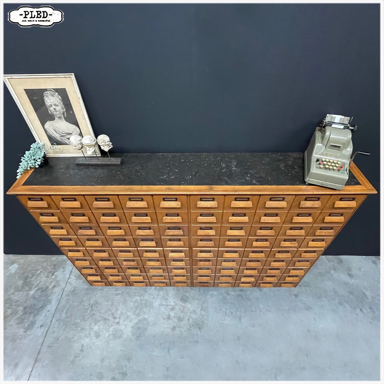 Tweedelige, eikenhouten apothekerskast met hardstenen blad - Afbeelding 7