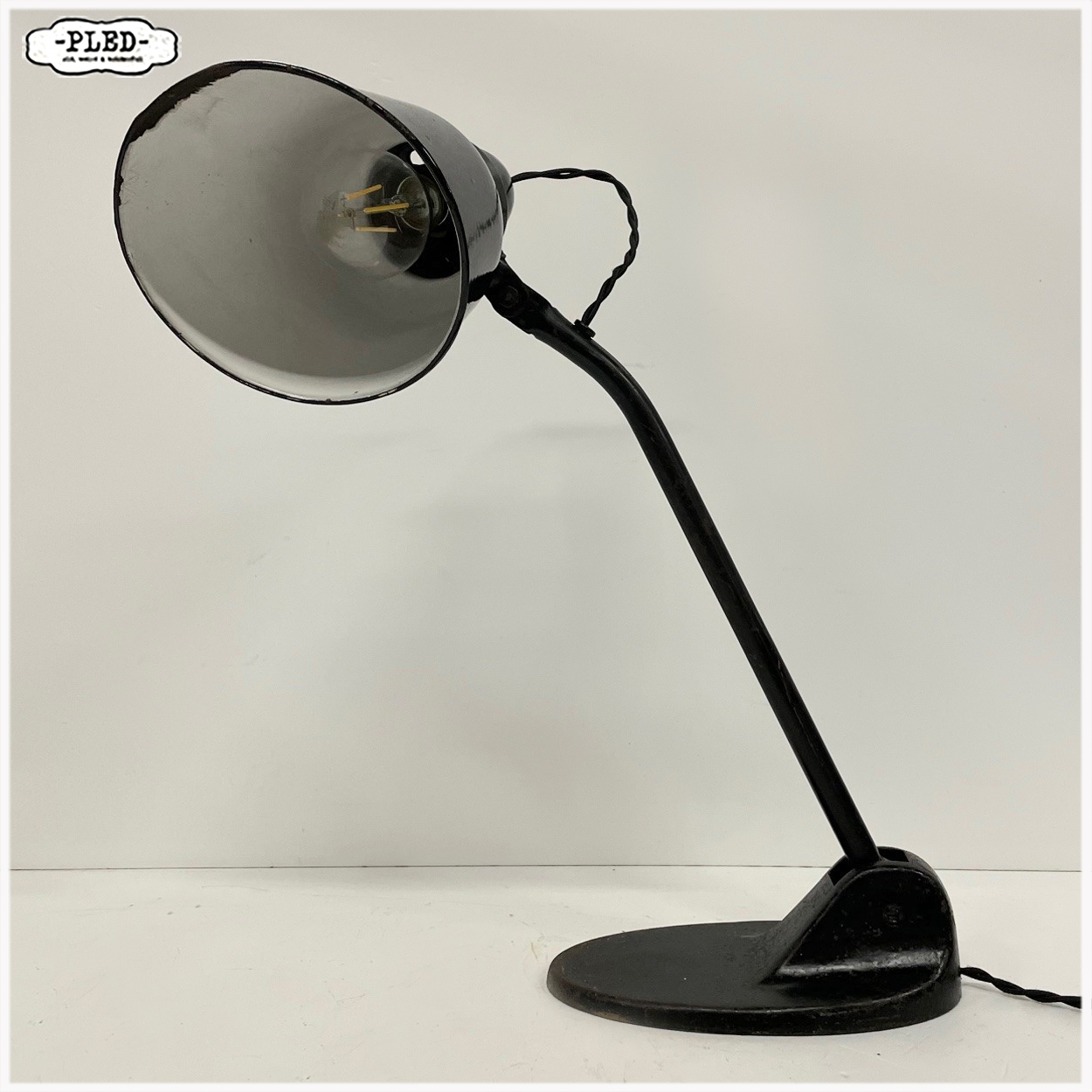 Oude bureaulamp met zwart geëmailleerde kap, Bauhaus - Afbeelding 6