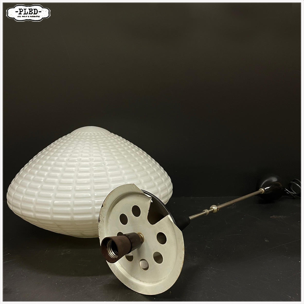 Diamantvormige vintage opaalglazen pendellamp, Bohemen, sixties - Afbeelding 11