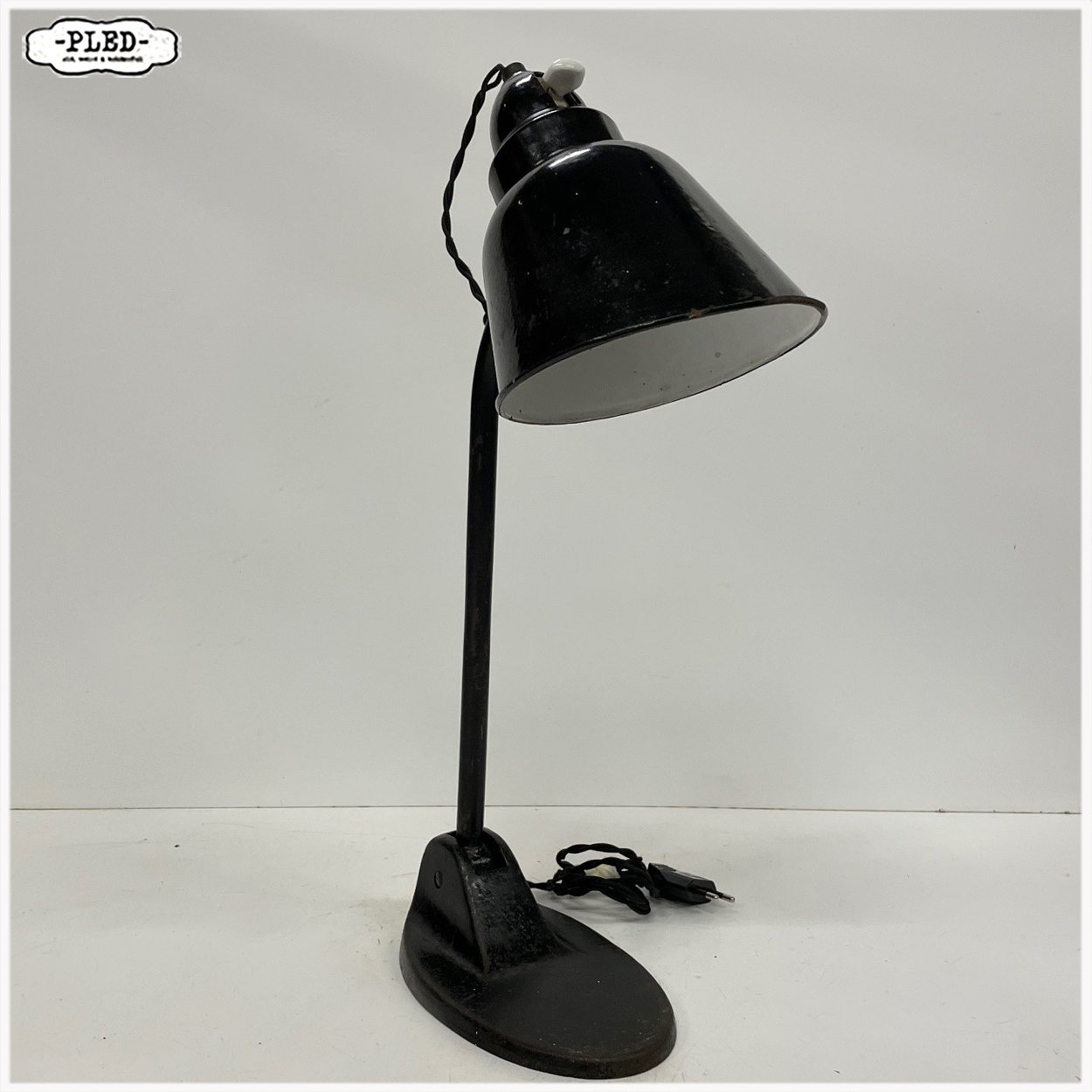Oude bureaulamp met zwart geëmailleerde kap, Bauhaus - Afbeelding 5