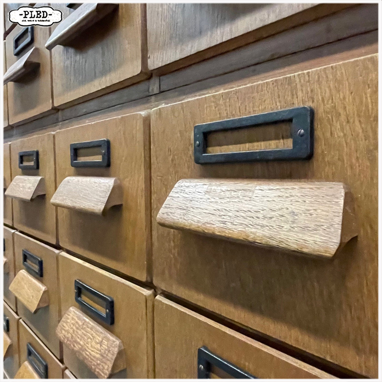 Tweedelige, eikenhouten apothekerskast met hardstenen blad - Afbeelding 16