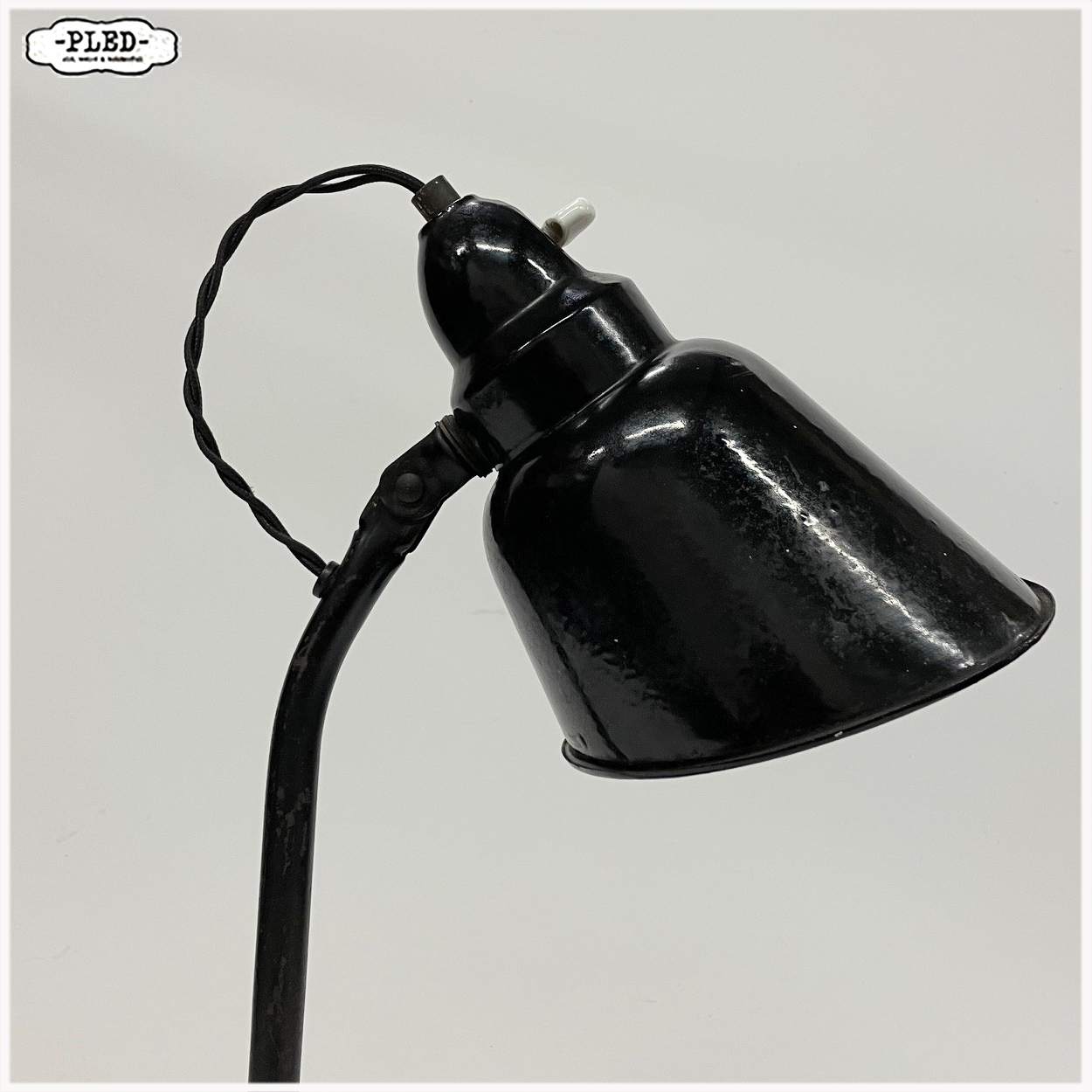 Oude bureaulamp met zwart geëmailleerde kap, Bauhaus - Afbeelding 10