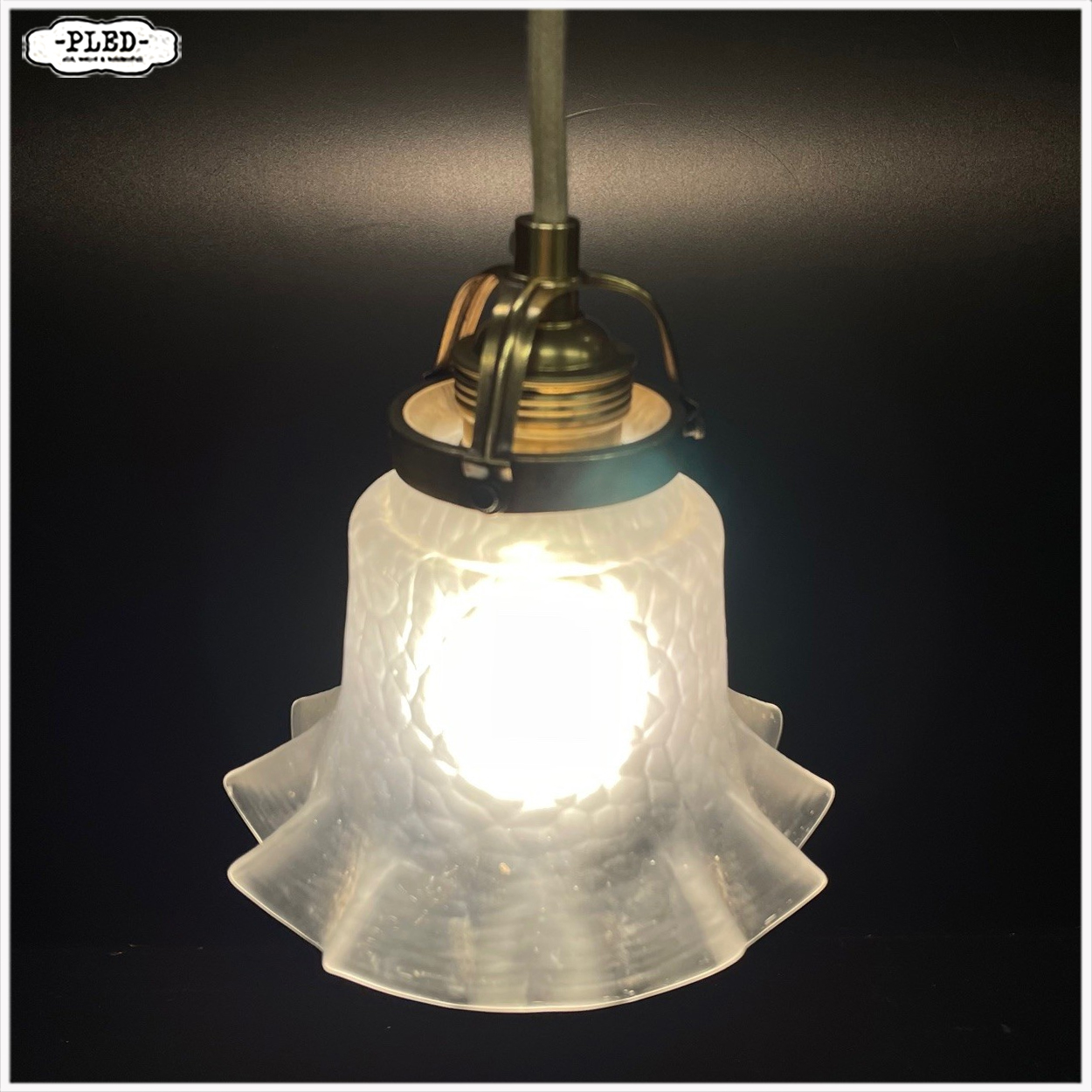 Oud, frosted glass hanglampje met messing glashouder - Afbeelding 3