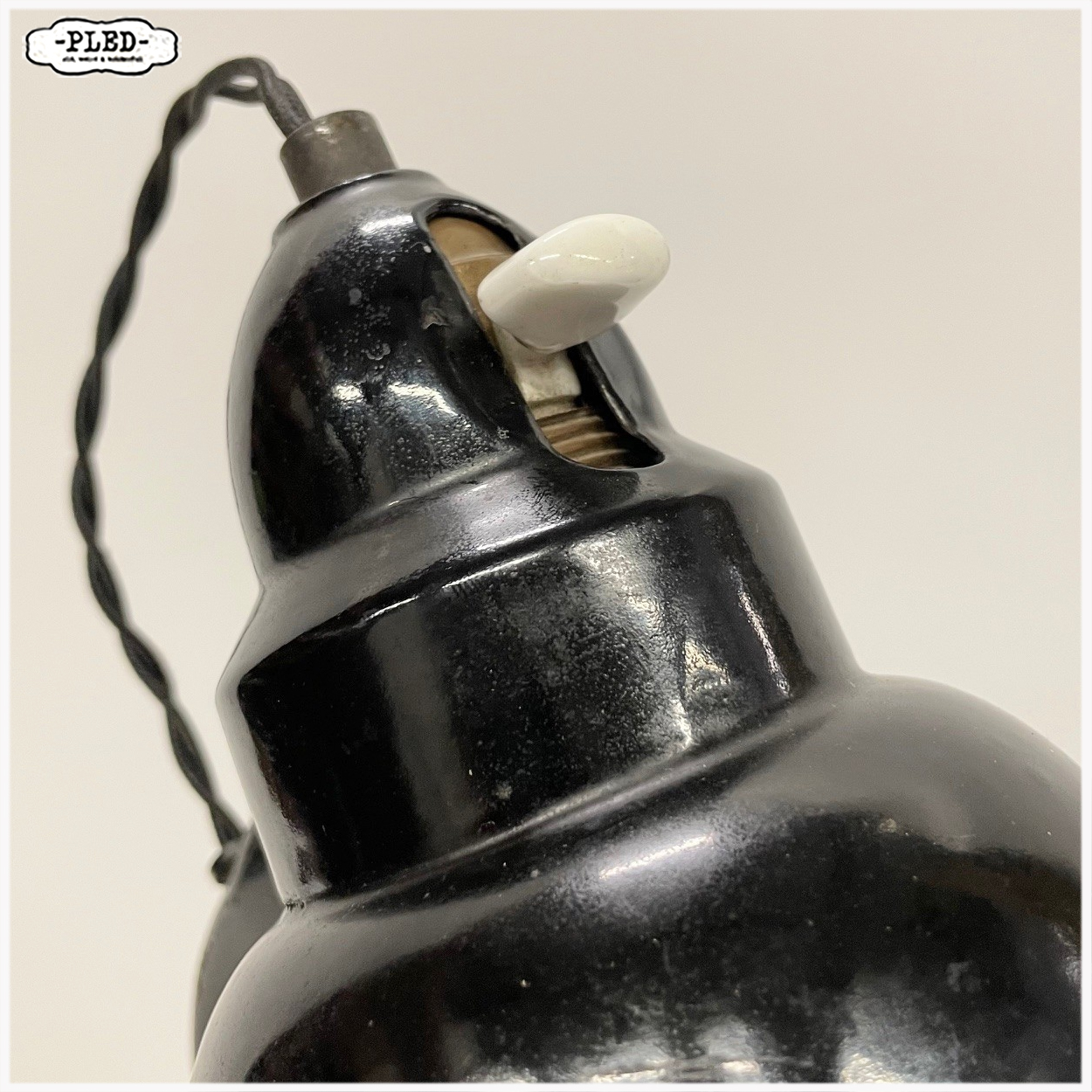 Oude bureaulamp met zwart geëmailleerde kap, Bauhaus - Afbeelding 11