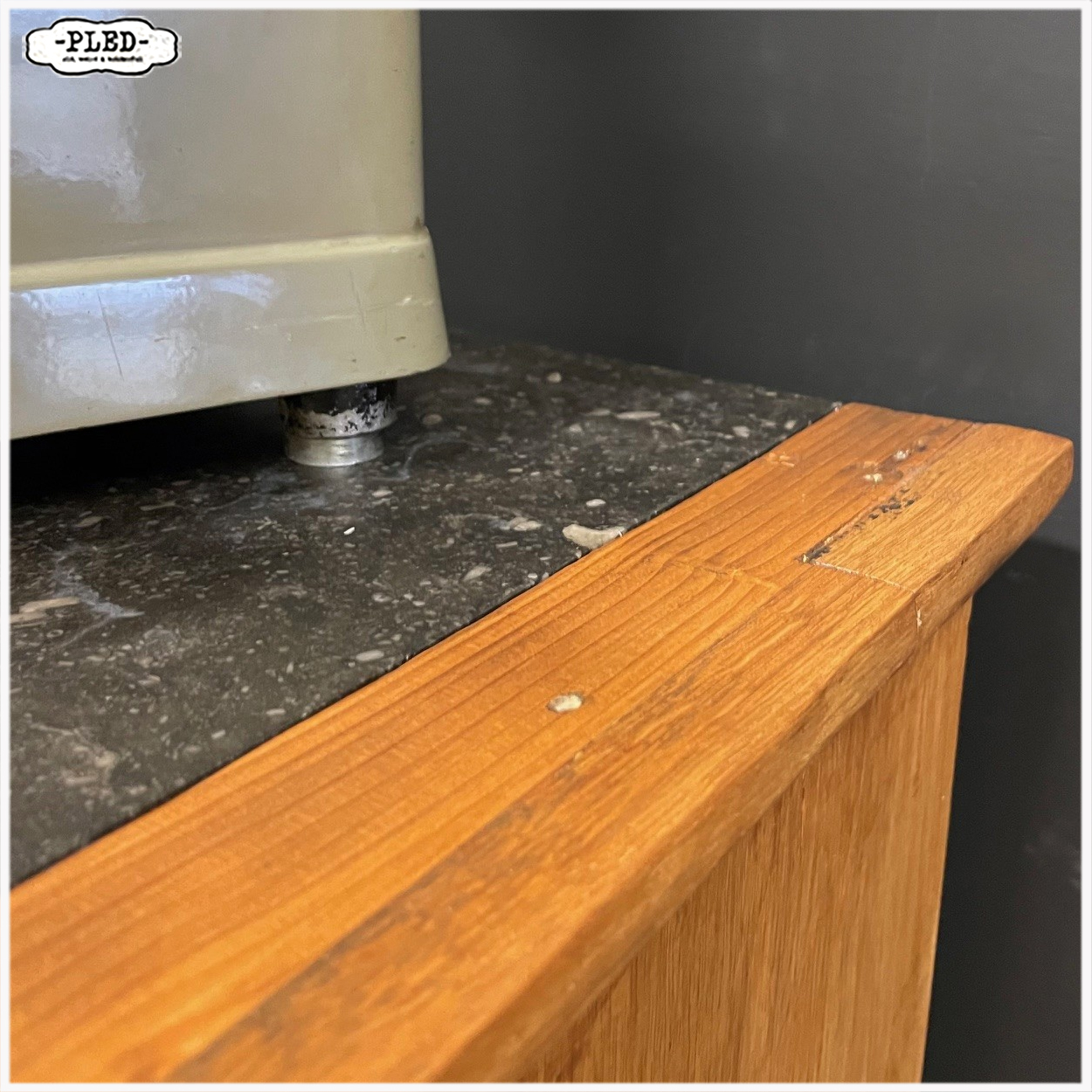 Tweedelige, eikenhouten apothekerskast met hardstenen blad - Afbeelding 11