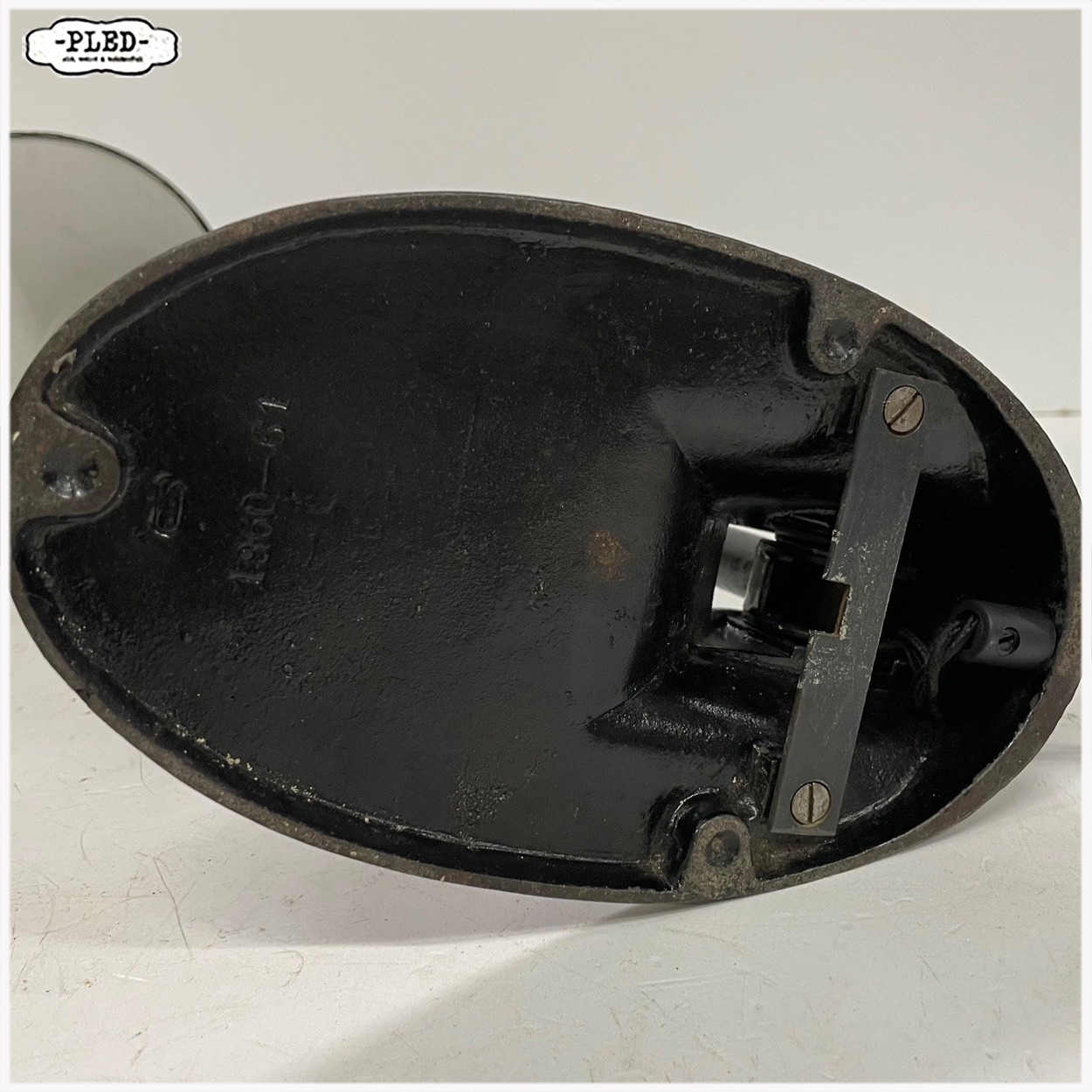 Oude bureaulamp met zwart geëmailleerde kap, Bauhaus - Afbeelding 18