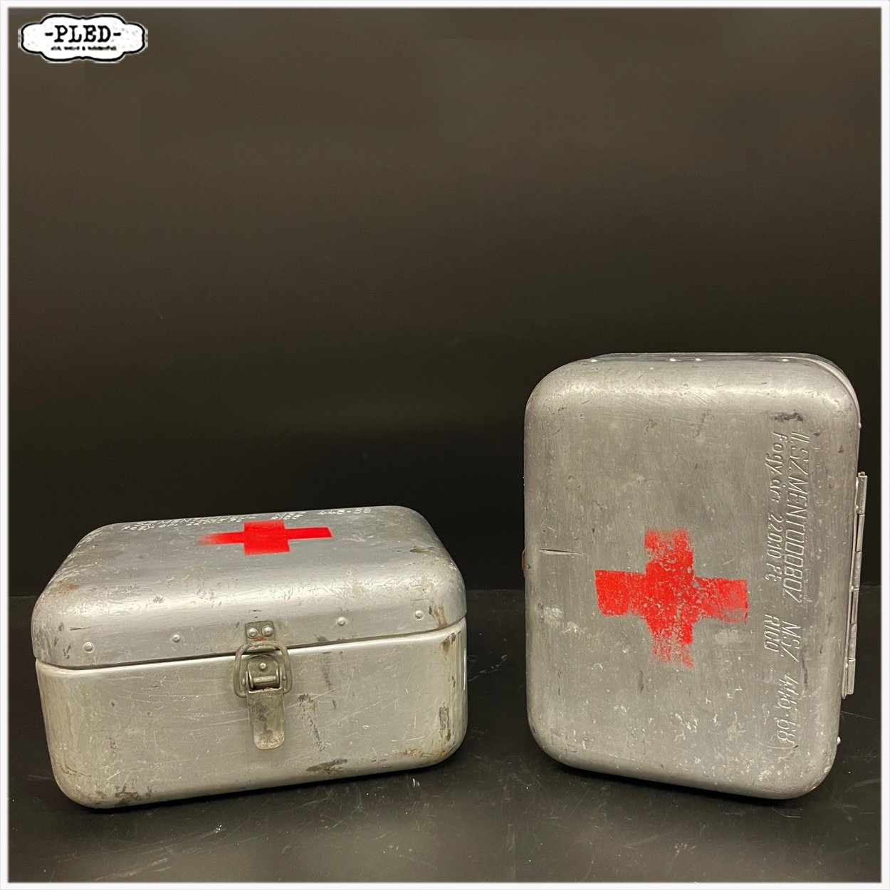 Oude, aluminium EHBO trommel - Afbeelding 2