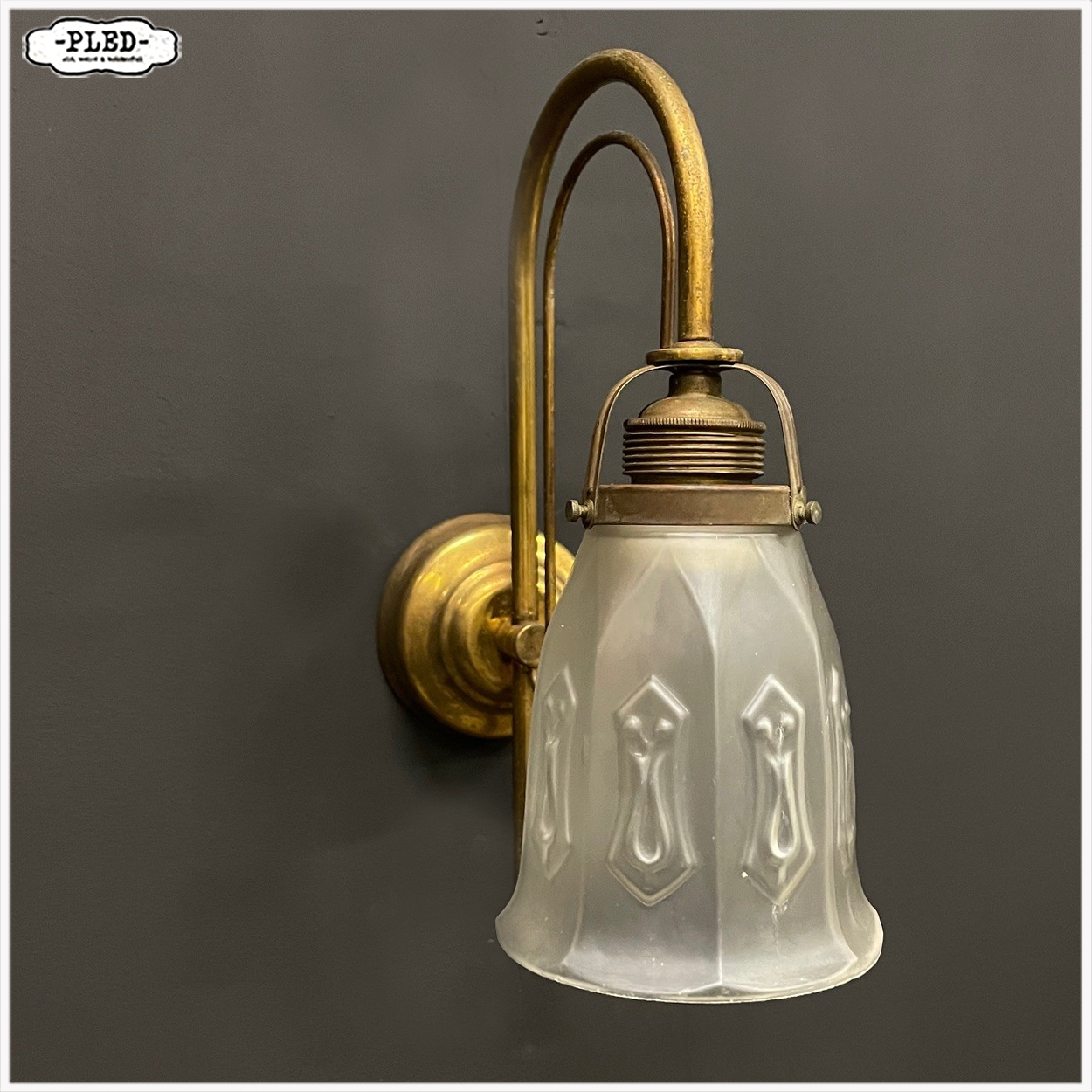 Messing art deco wandlamp met frosted glass kapje - Afbeelding 2