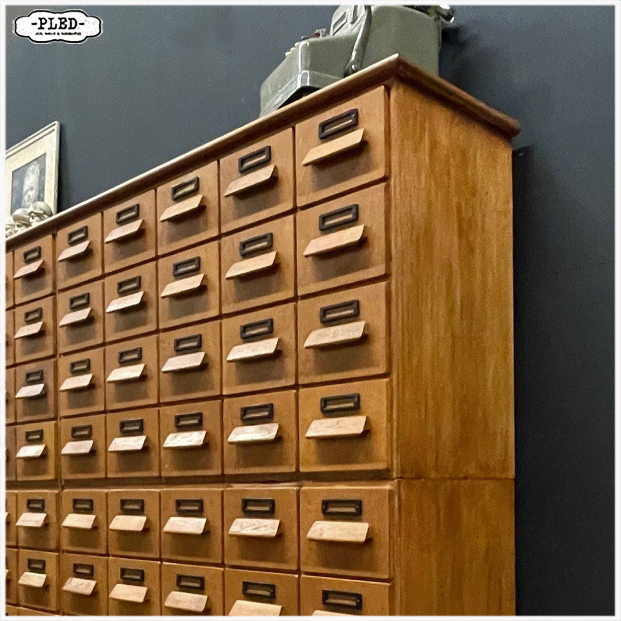 Tweedelige, eikenhouten apothekerskast met hardstenen blad - Afbeelding 6