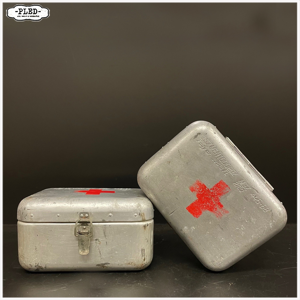 Oude, aluminium EHBO trommel - Afbeelding 3