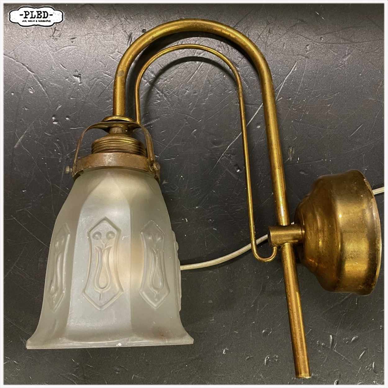 Messing art deco wandlamp met frosted glass kapje - Afbeelding 9