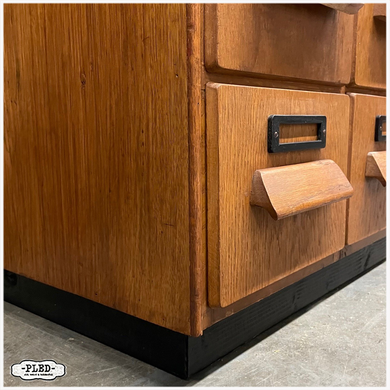 Tweedelige, eikenhouten apothekerskast met hardstenen blad - Afbeelding 20