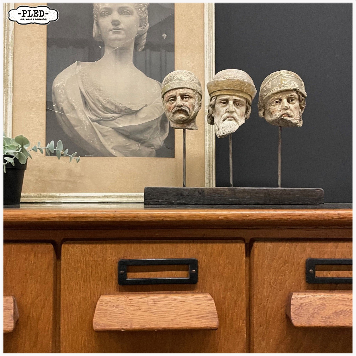 Tweedelige, eikenhouten apothekerskast met hardstenen blad - Afbeelding 15