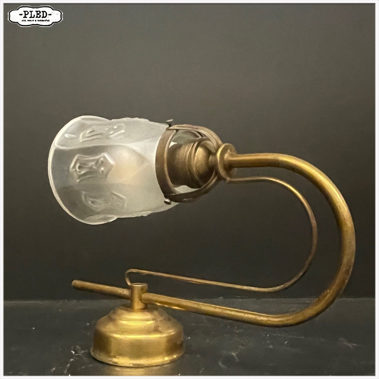 Messing art deco wandlamp met frosted glass kapje - Afbeelding 11