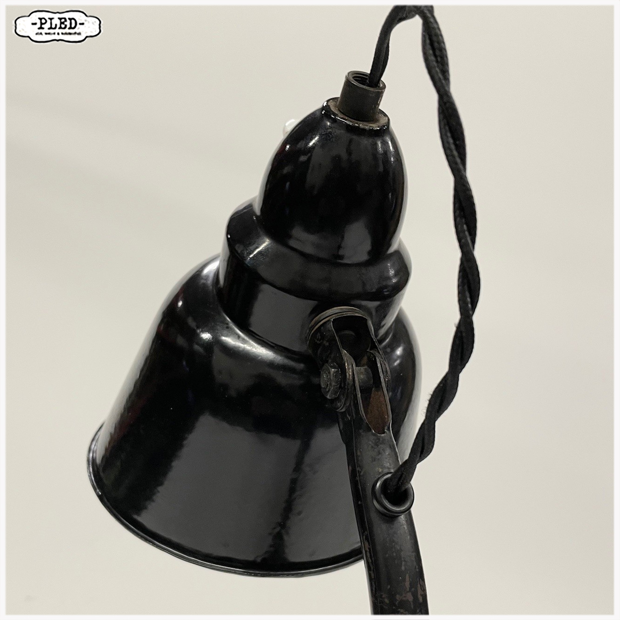 Oude bureaulamp met zwart geëmailleerde kap, Bauhaus - Afbeelding 9