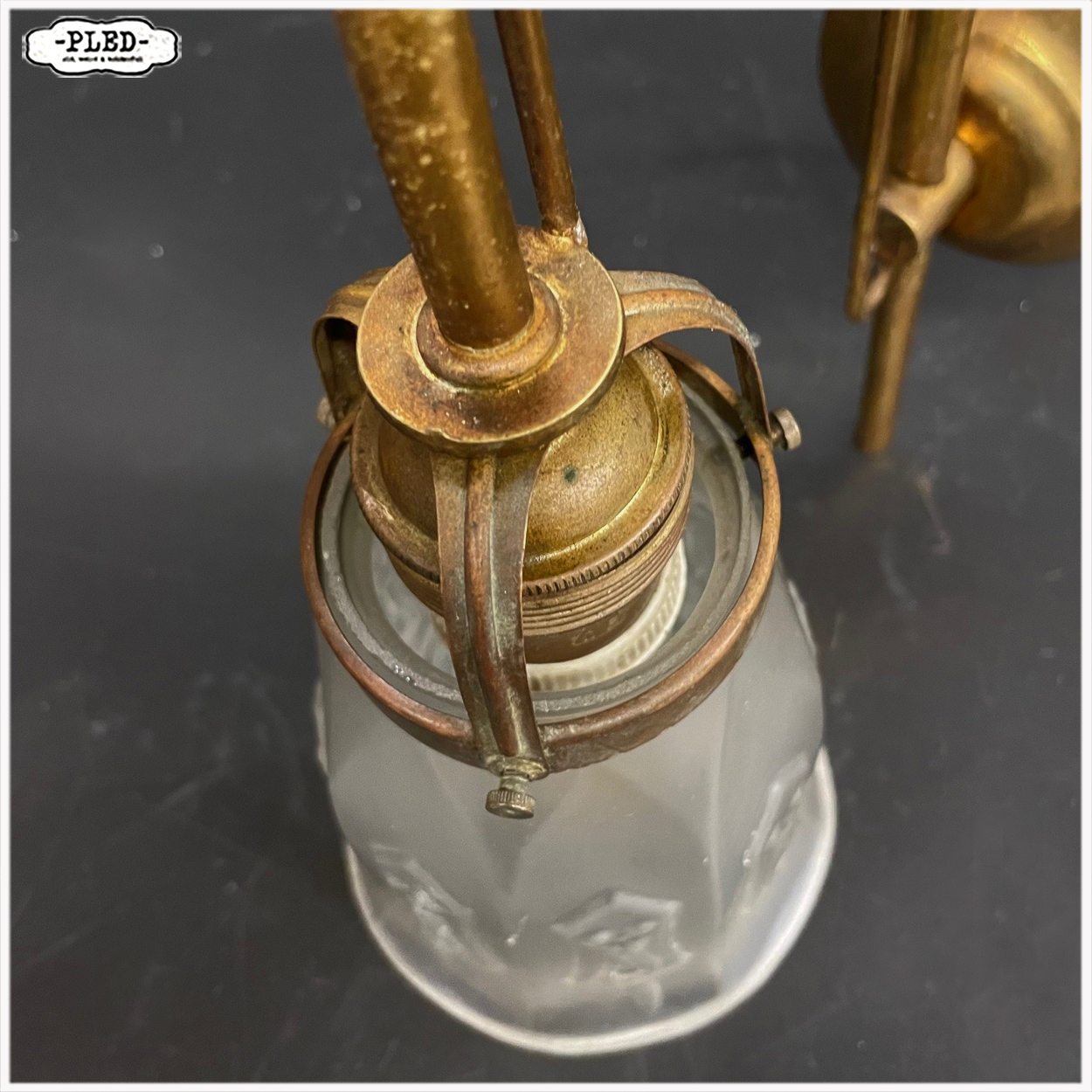 Messing art deco wandlamp met frosted glass kapje - Afbeelding 12