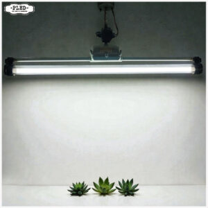 Oude industriële TL-lamp van LBL-Leipzig, DDR