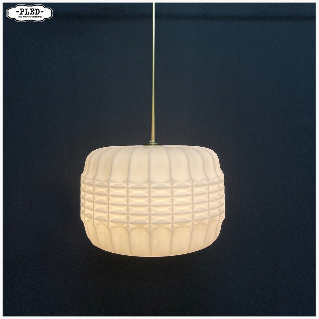 Prachtige, grote opaline pendellamp, Bohemen 1960s