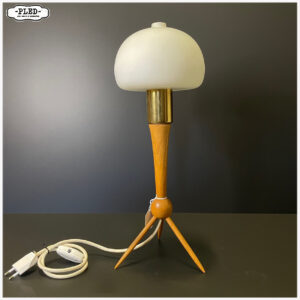 Mid-century tafellamp, opaline glas, Tsjechië, 1960s