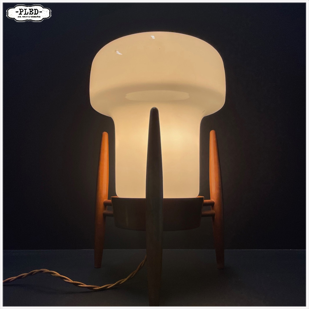 Opaline tafellamp, Mushroom, ÚLUV, Tsjechoslowakije, 1960s