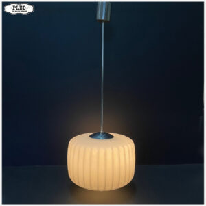 Erg fraaie, karakteristieke opaline pendellamp, Bohemen 1960s