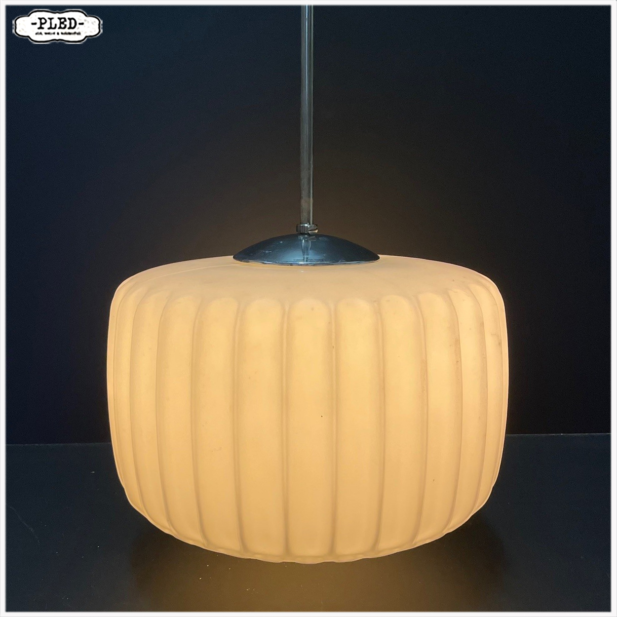 Erg fraaie, karakteristieke opaline pendellamp, Bohemen 1960s - Afbeelding 6