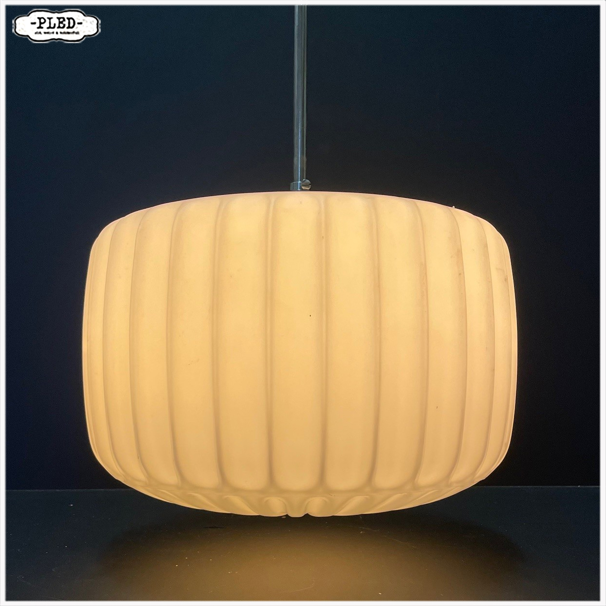 Erg fraaie, karakteristieke opaline pendellamp, Bohemen 1960s - Afbeelding 3