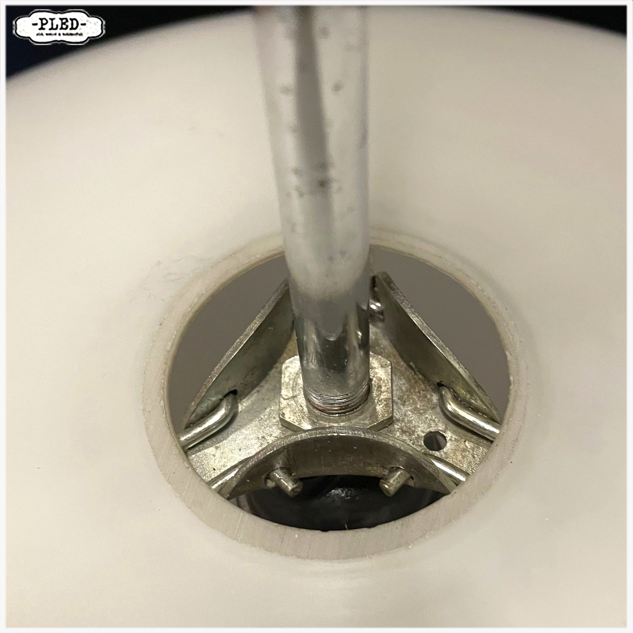 Grote bolvormige opaline pendellamp, Napako, jaren 70 - Afbeelding 12