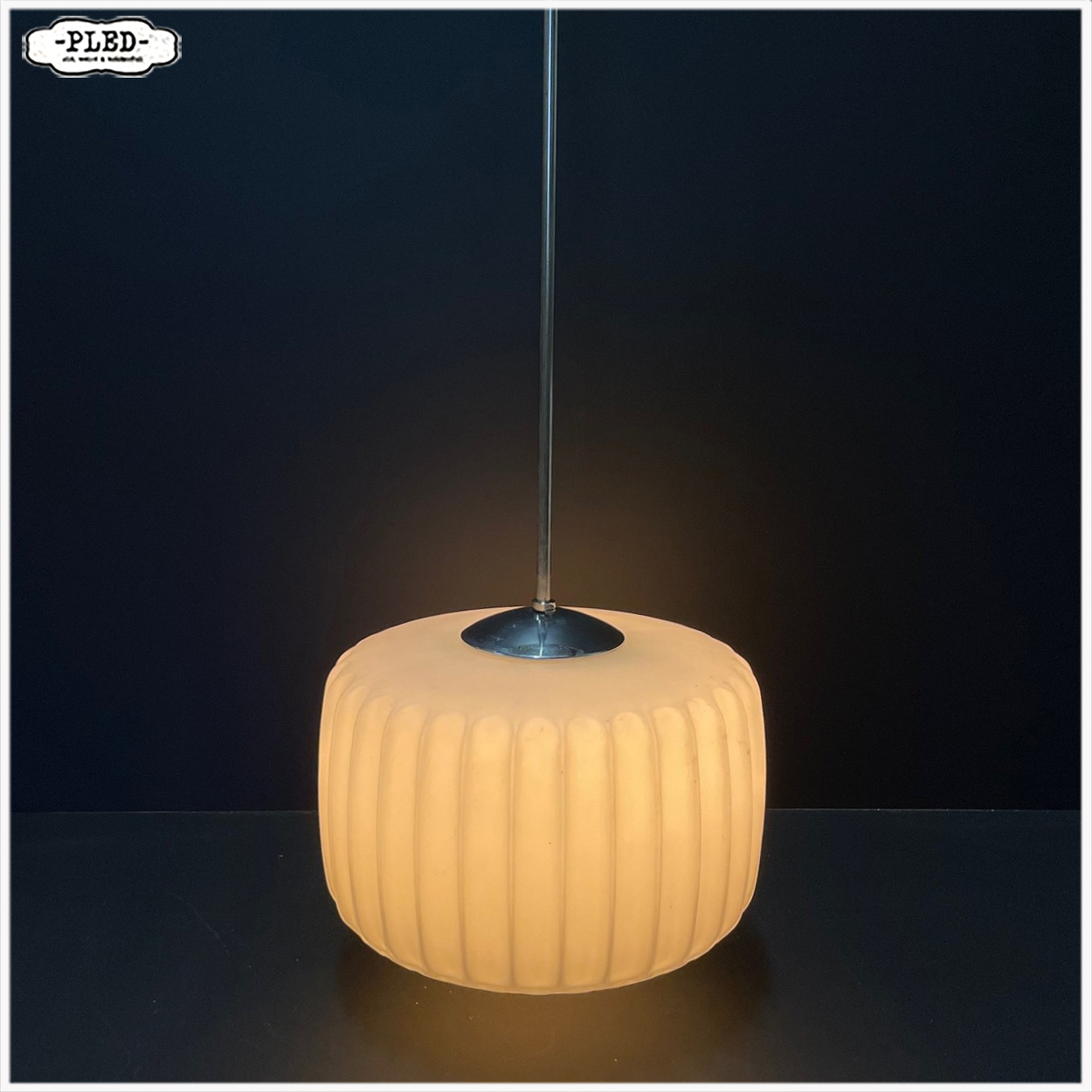 Erg fraaie, karakteristieke opaline pendellamp, Bohemen 1960s - Afbeelding 5