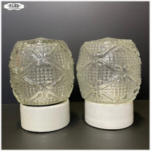 Porseleinen plafondlamp met glazen kap