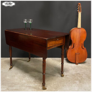 Vroeg 19e eeuws Mahonie pembroke tafeltje