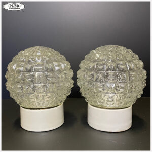 Porseleinen plafondlamp met glazen kap