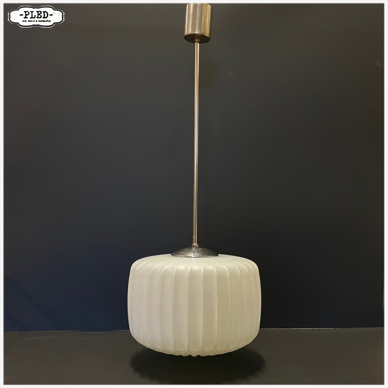 Erg fraaie, karakteristieke opaline pendellamp, Bohemen 1960s - Afbeelding 2