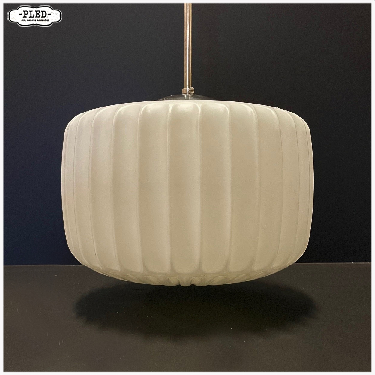 Erg fraaie, karakteristieke opaline pendellamp, Bohemen 1960s - Afbeelding 4