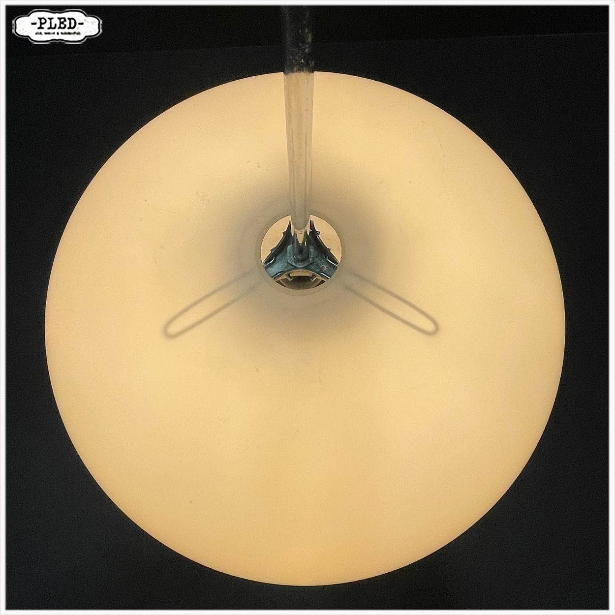 Grote bolvormige opaline pendellamp, Napako, jaren 70 - Afbeelding 5